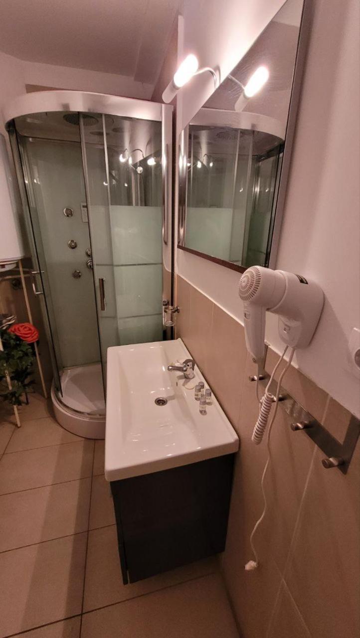 Anastasia Balcescu Apart 4 Self Check In Code From 2Pm Kitchen And Bedroom Bucharest Exterior photo